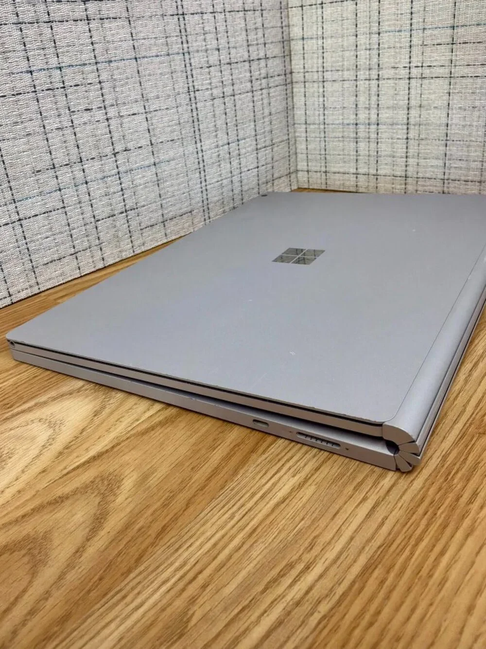 Microsoft Surface 2 15 i7-8th Gen 16GB 512GB SSD 6GB GPU Win11 Pro